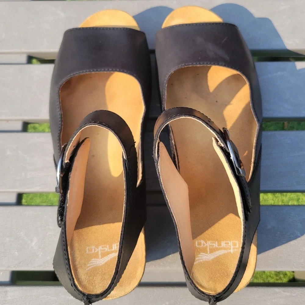 Dansko tiana are